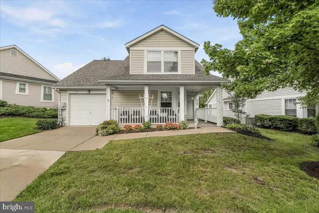 Photo of 910 PARADE LANE