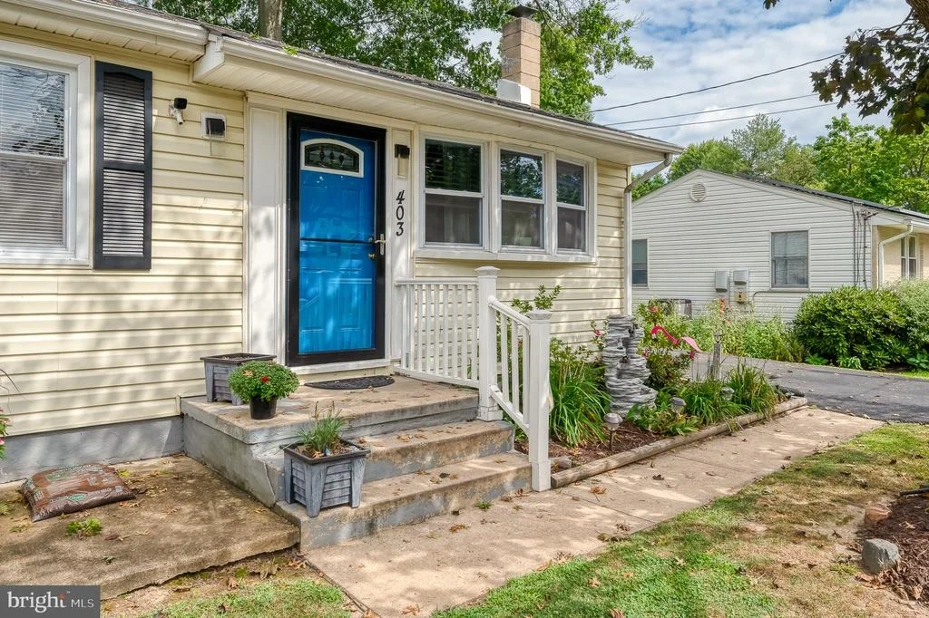 Photo of 403 WEBB LANE