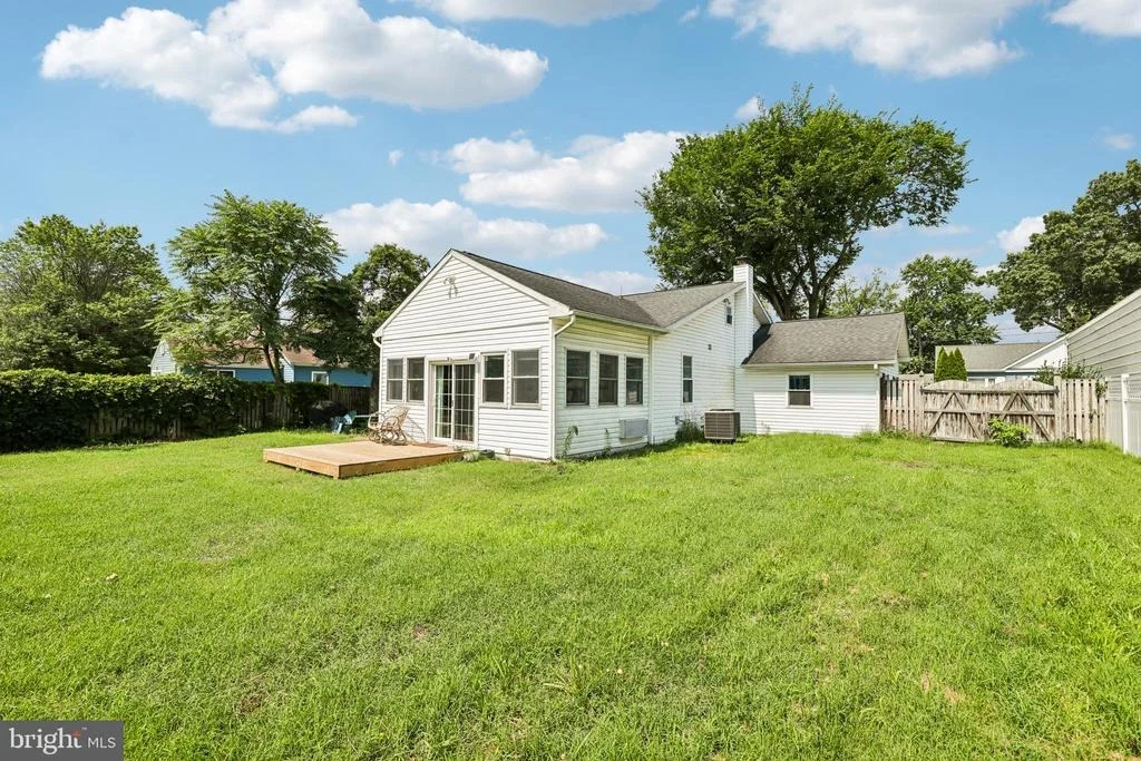 Photo of 335 BEACH AVENUE