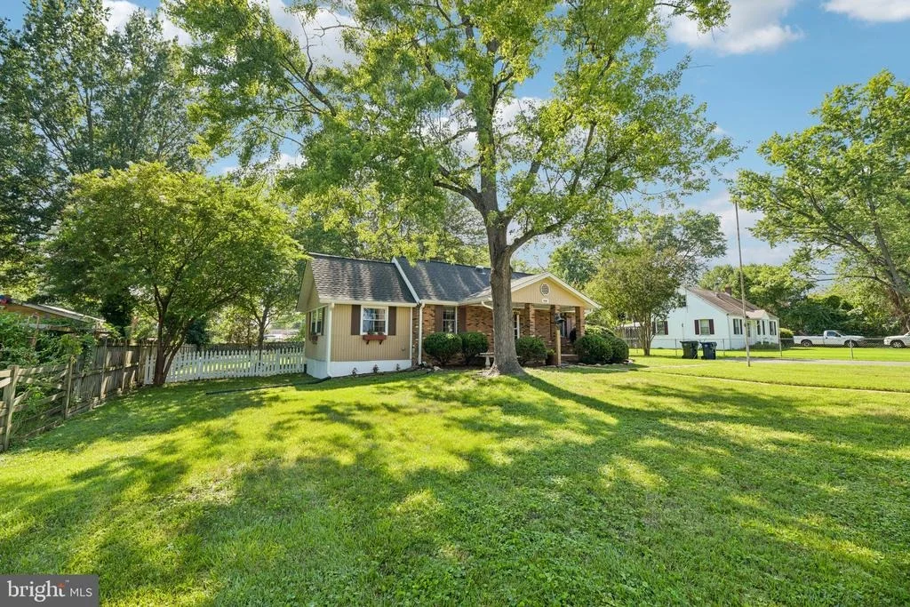 Photo of 8420 LEAF ROAD