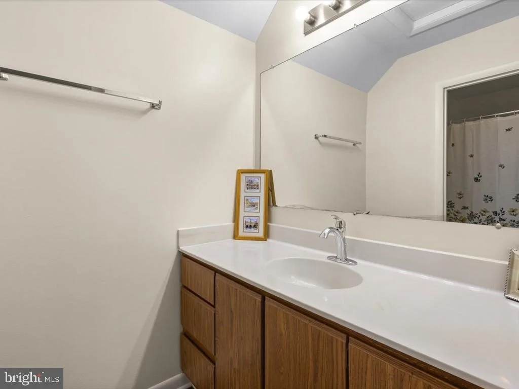 Photo of 15058 HOLLEYSIDE DRIVE