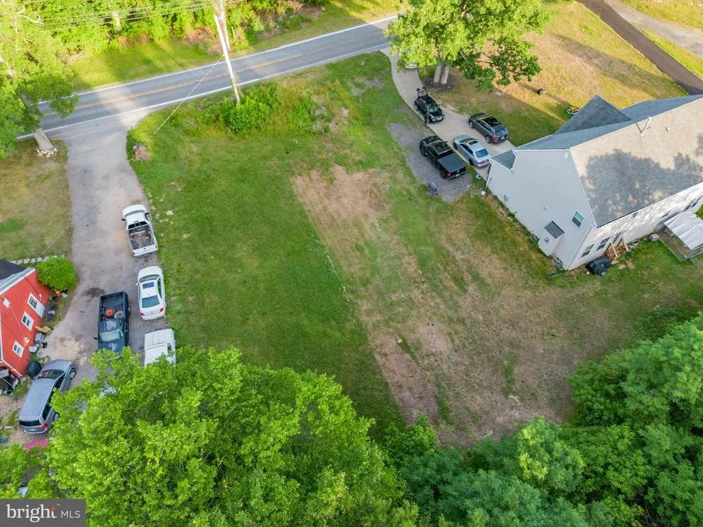 Photo of 8302 DYSON ROAD
