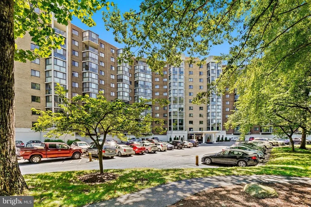 Photo of Unit 2716 at 15107 INTERLACHEN DRIVE