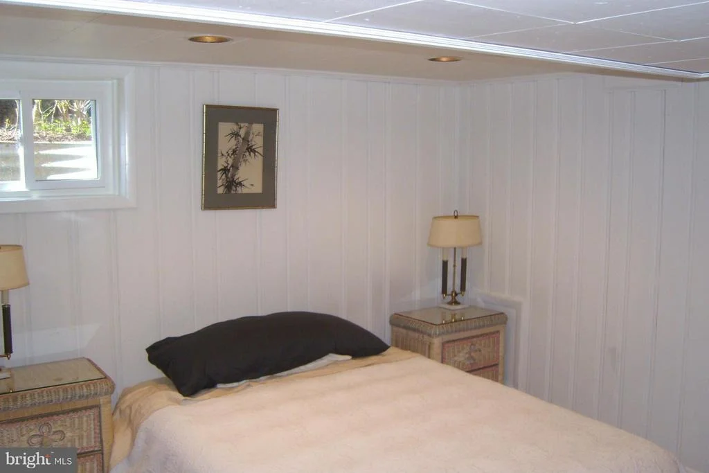 Photo of 221 WILLIAMSBURG DRIVE