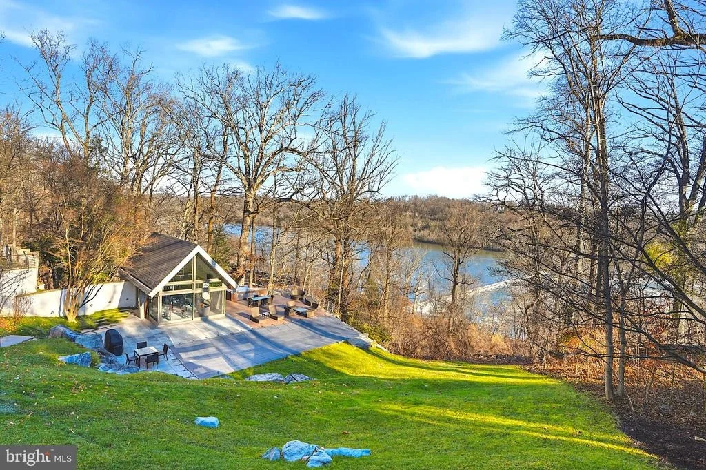 Photo of 1100 CREST LANE