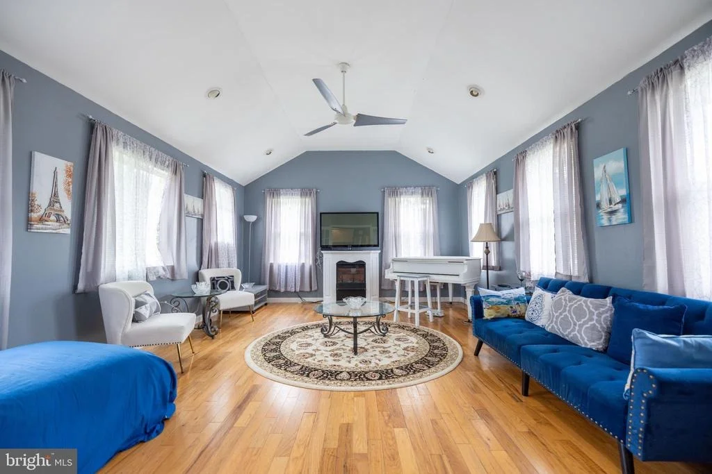 Photo of 39 E 2ND AVENUE