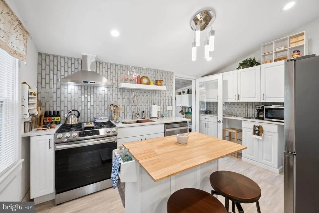 Photo of 3355 FALLS ROAD