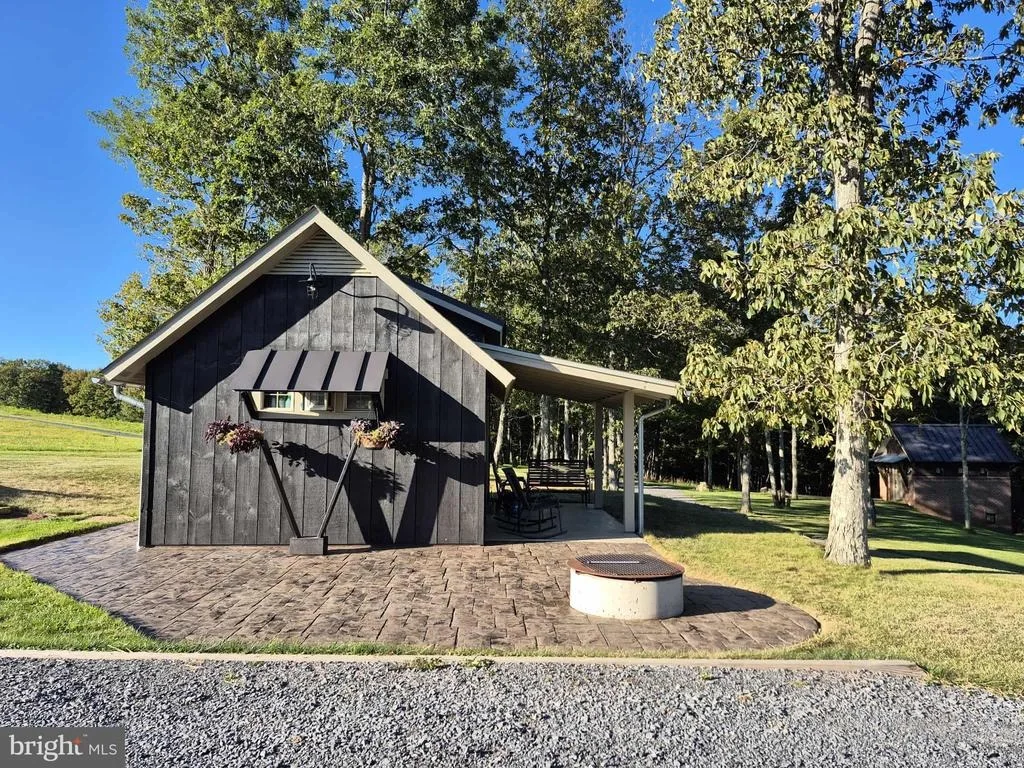Photo of 415 NAZELROD ROAD