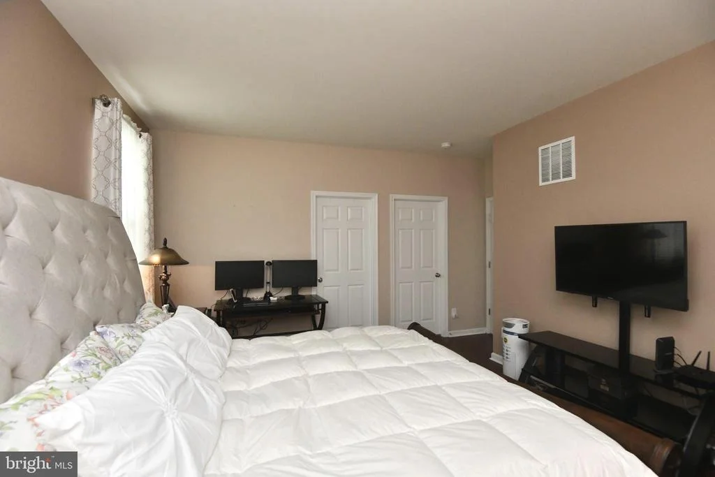 Photo of 881 SHADOWS DRIVE