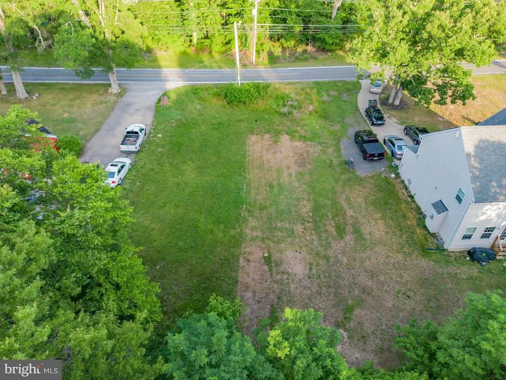 Photo of 8302 DYSON ROAD