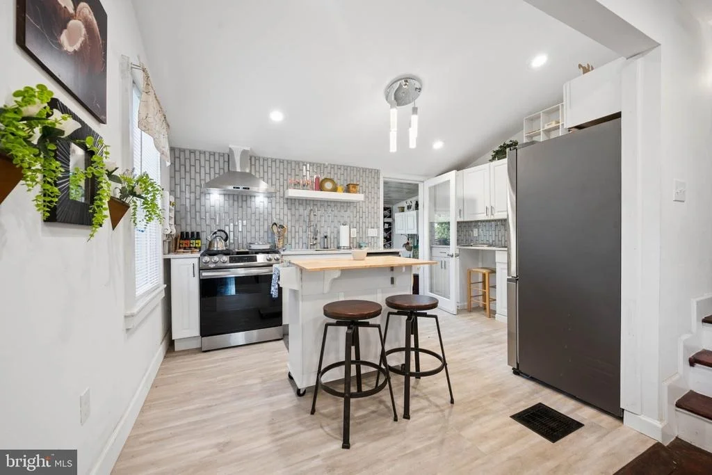 Photo of 3355 FALLS ROAD