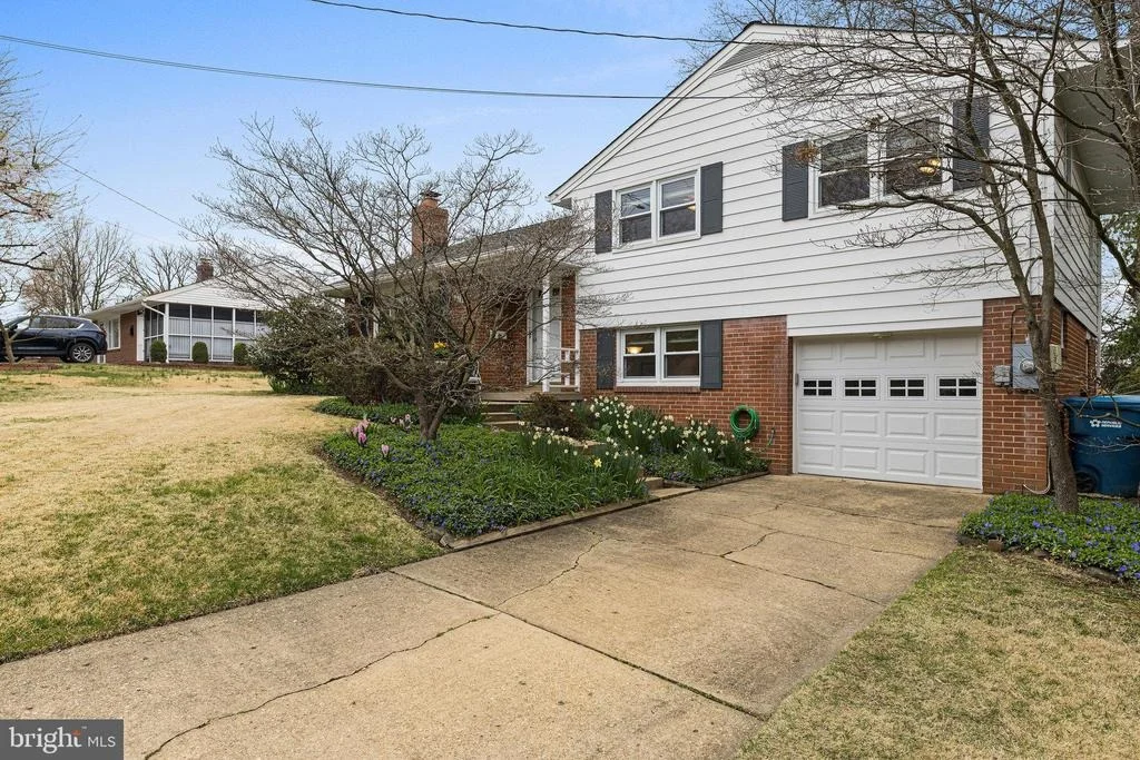Photo of 4616 EXETER STREET