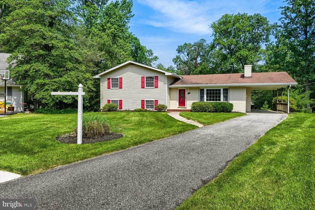 Photo of 304 PINE CIRCLE