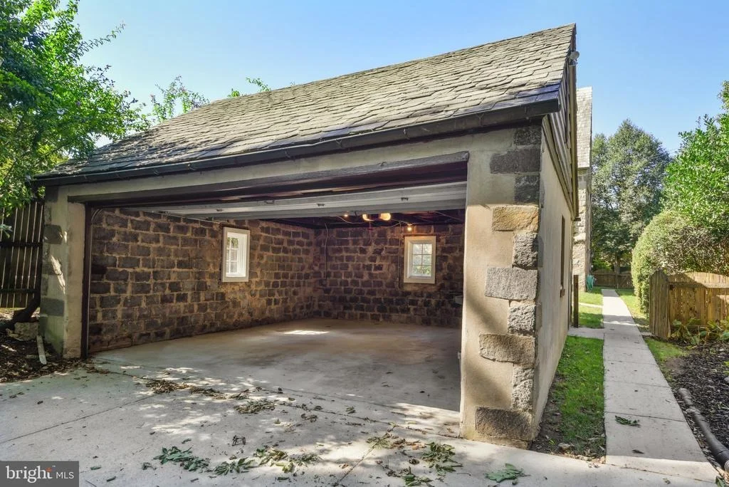 Photo of 105 SUMMERFIELD ROAD
