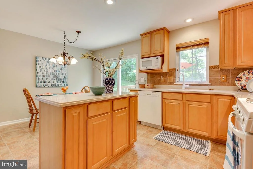 Photo of 9275 CARTERSVILLE ROAD