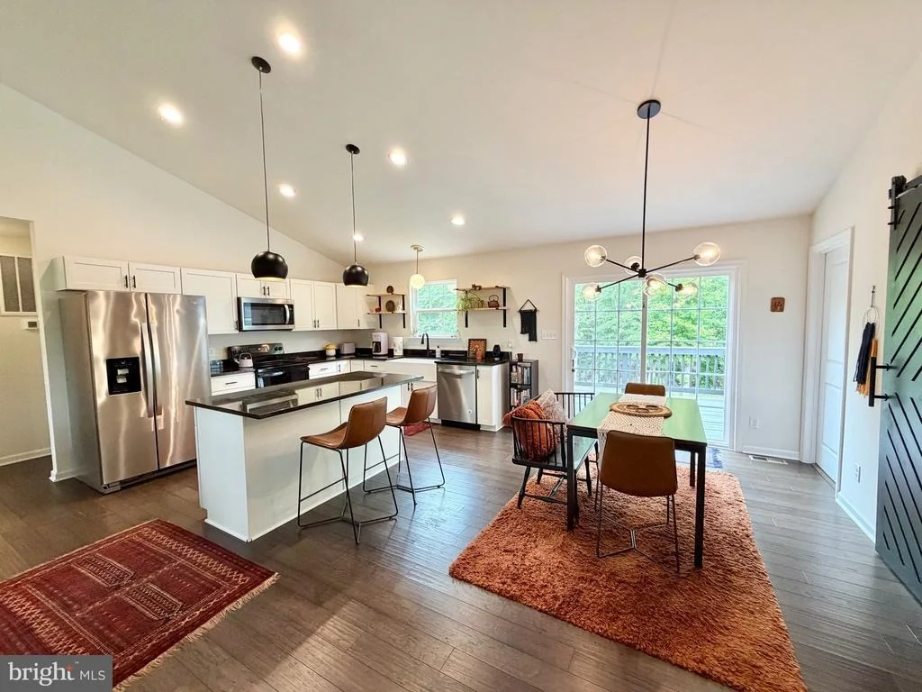 Photo of 9807 ROBERT E LEE DRIVE
