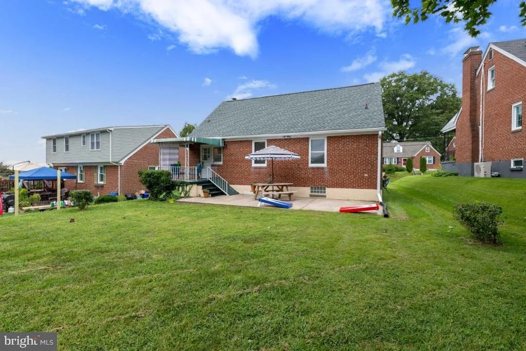 Photo of 403 GRALAN ROAD