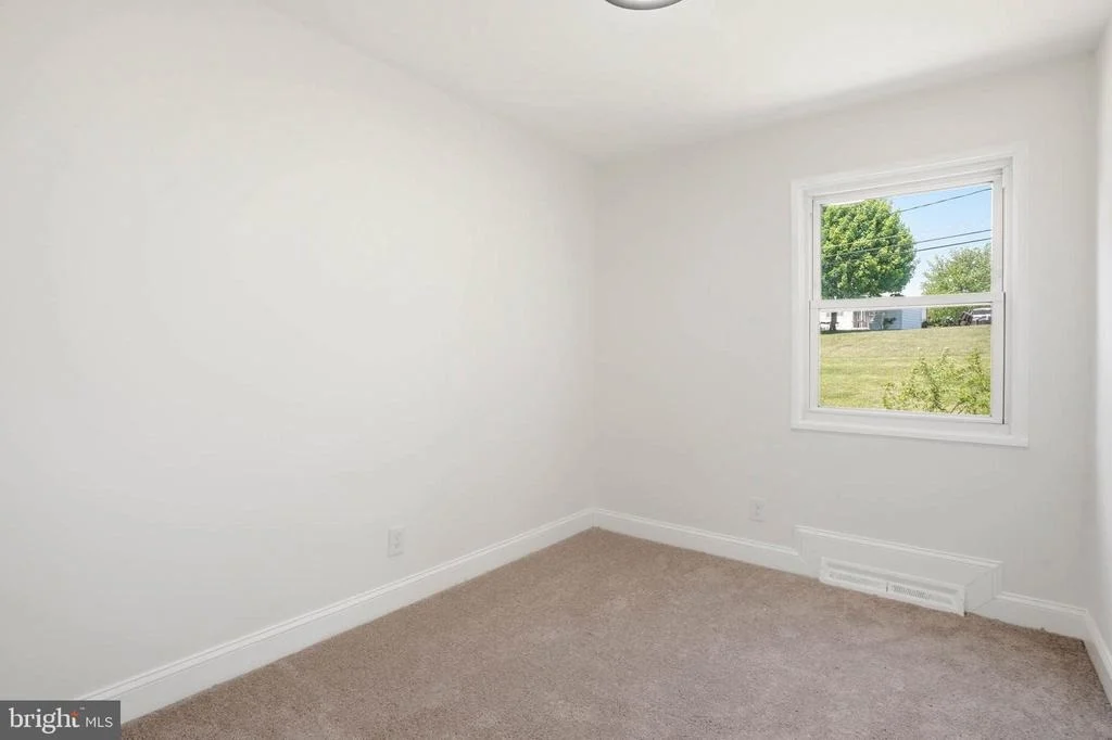 Photo of 1004 FLAGTREE LANE
