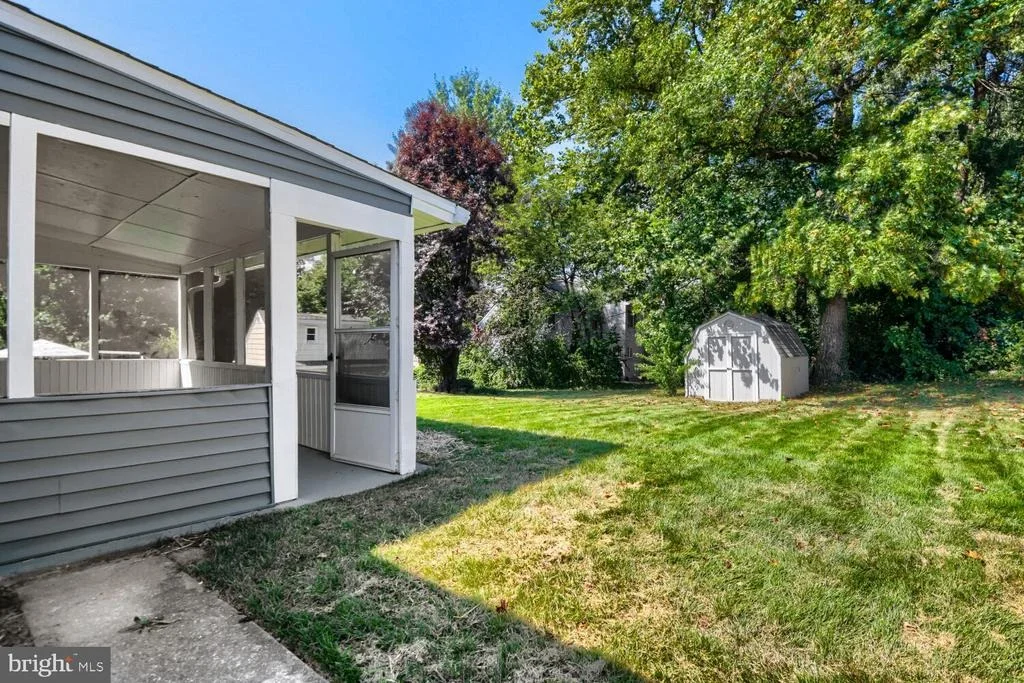 Photo of 696 W MAPLE ROAD
