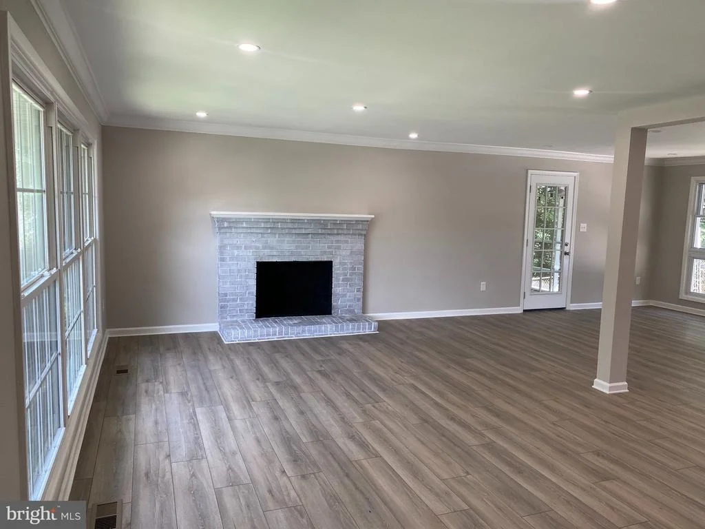Photo of 6002 MIDDLETON LANE