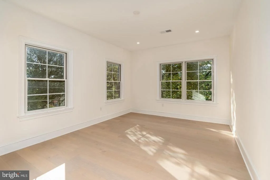 Photo of 5631 MACARTHUR BOULEVARD NW