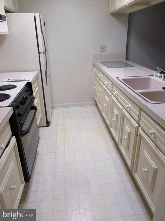 Photo of Unit 101E at 3642 GLENEAGLES DRIVE