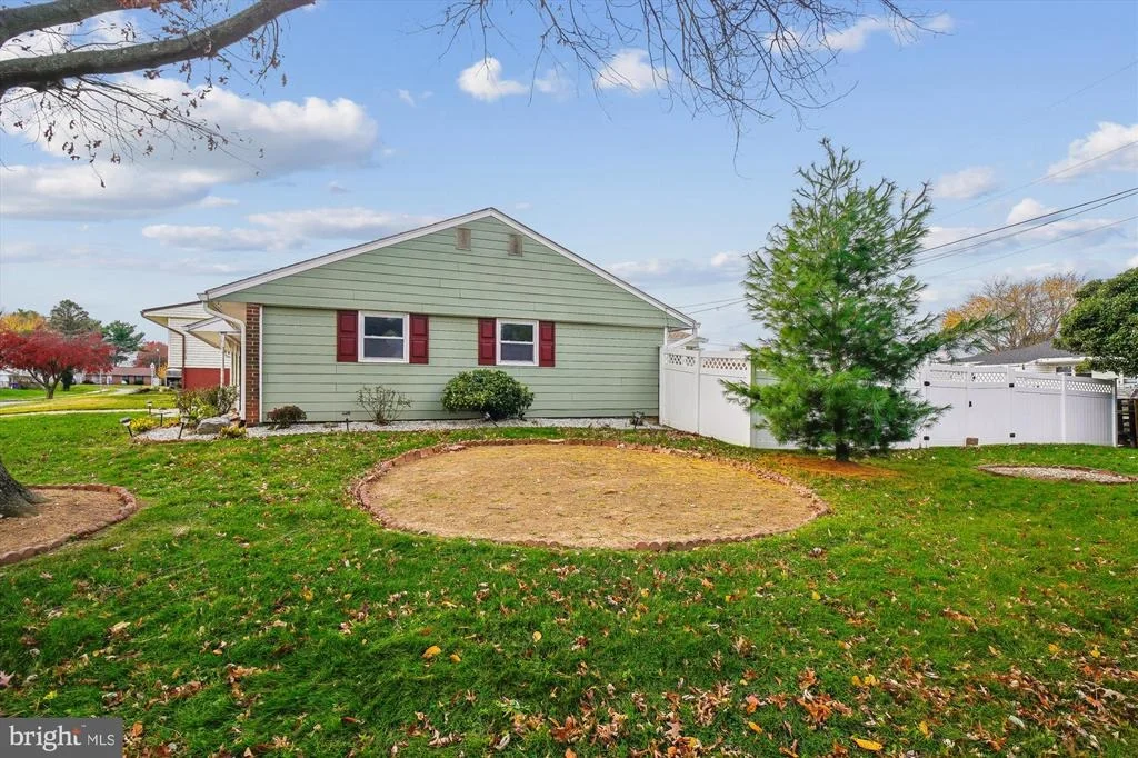 Photo of 417 WHITE OAK PLACE