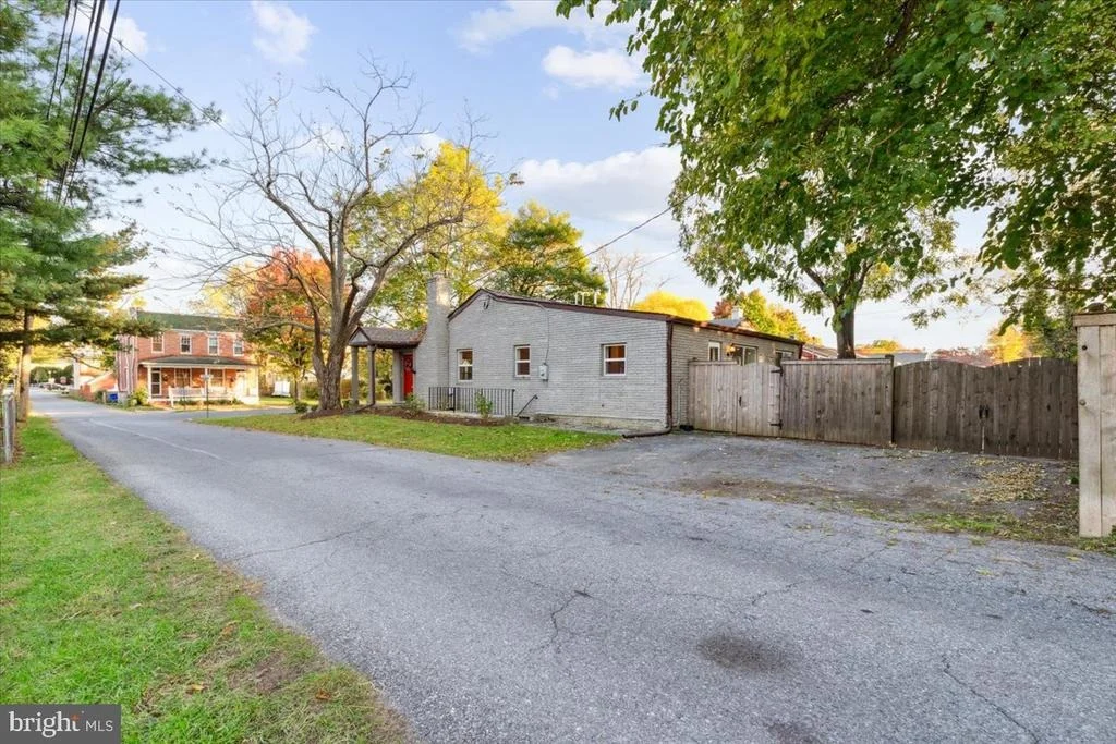 Photo of 819 TRAIL AVENUE
