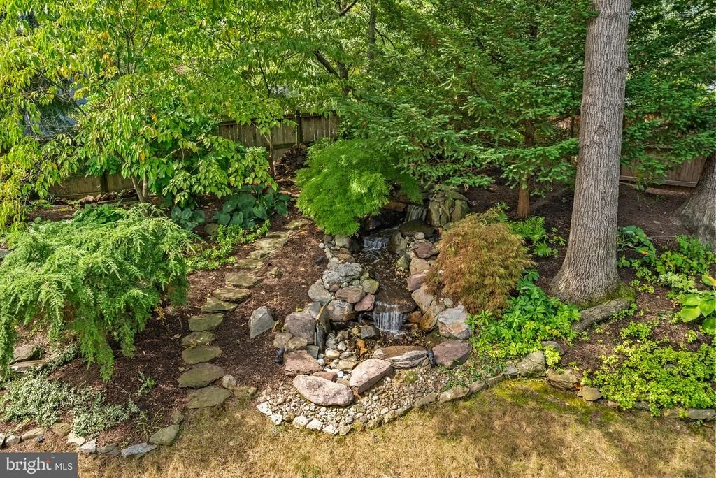 Photo of 710 WOODSIDE PARKWAY