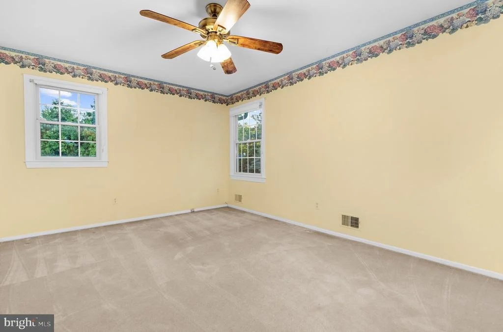 Photo of 668 WHITE SWAN DRIVE