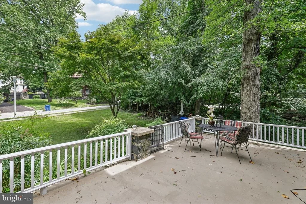 Photo of 2616 TALBOT ROAD