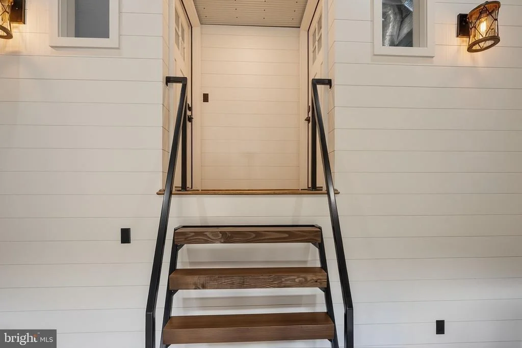Photo of 415 NAZELROD ROAD