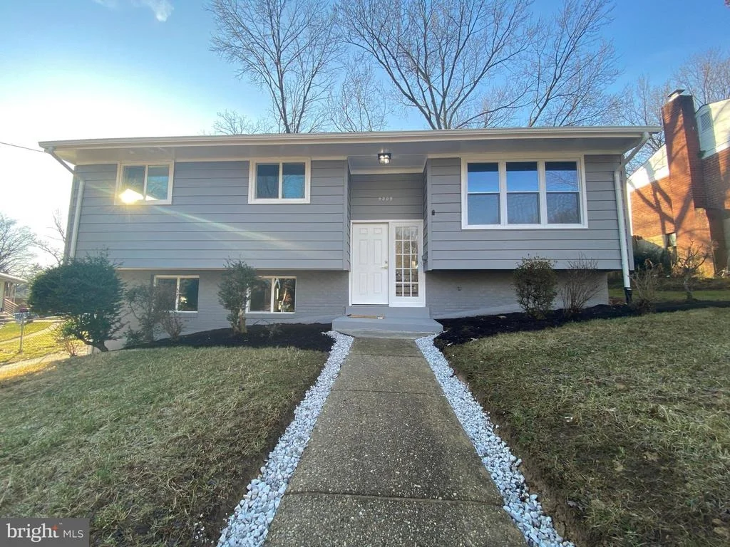 Photo of 9209 ROLLING VIEW DRIVE