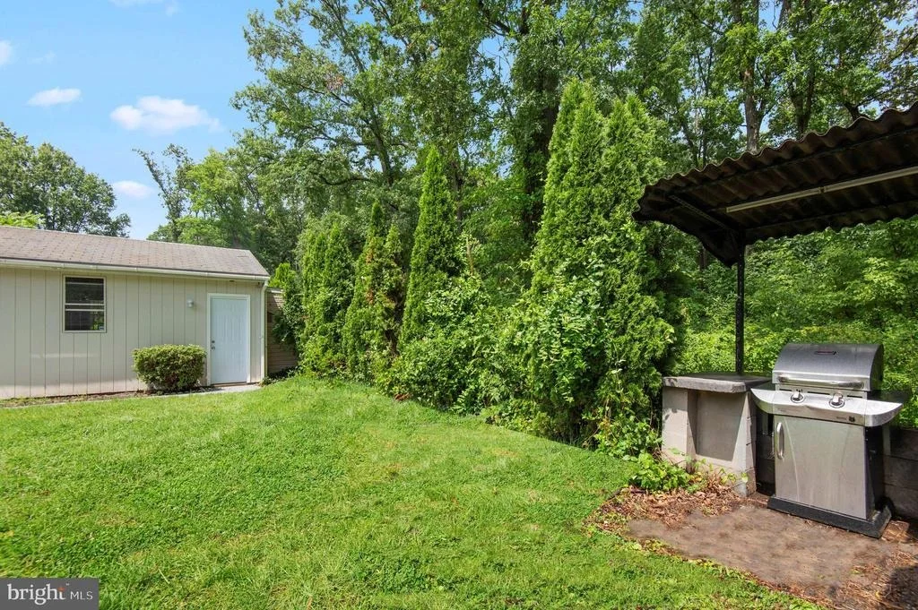 Photo of 1404 SPRING AVENUE
