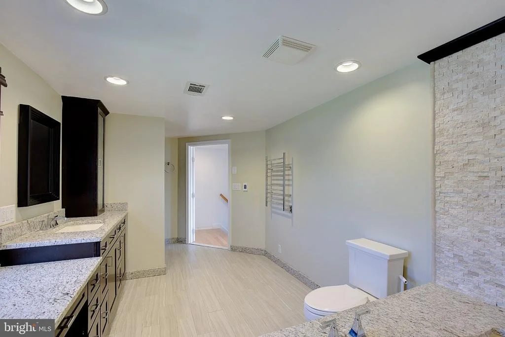 Photo of 8107 VENTNOR ROAD