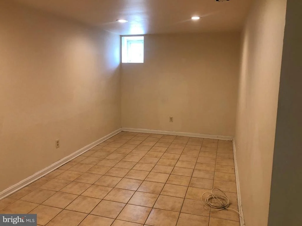 Photo of 516 MENTOR AVENUE