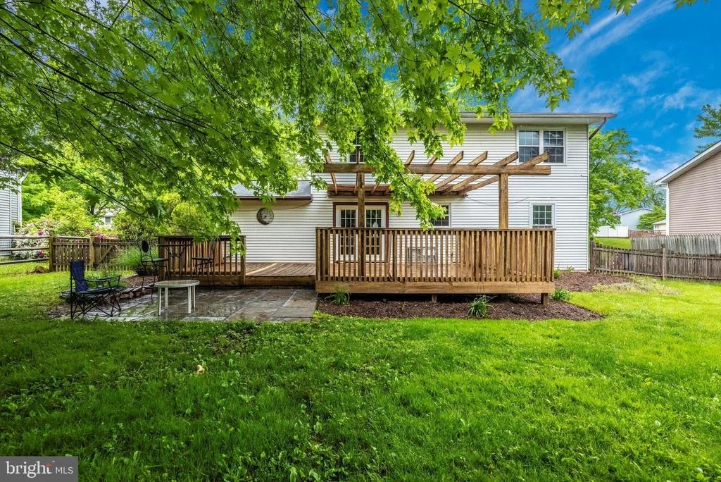 Photo of 484 HILLCREST DRIVE