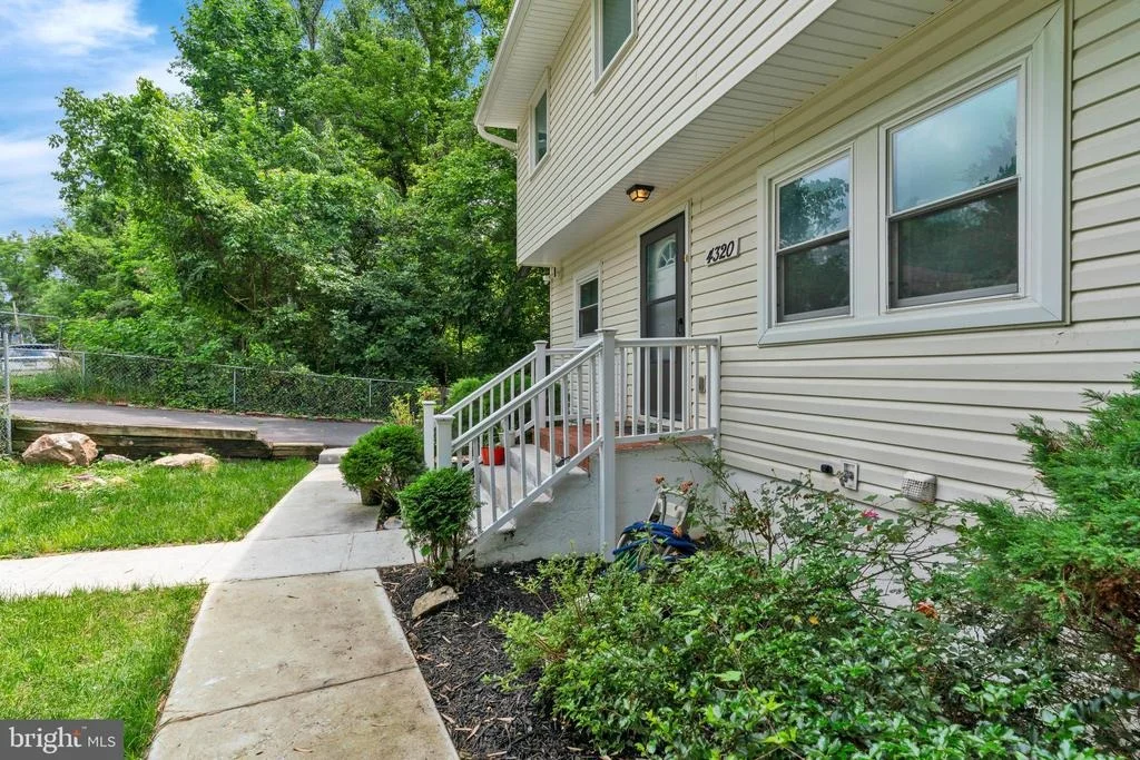 Photo of 4320 IVY GLEN ROAD