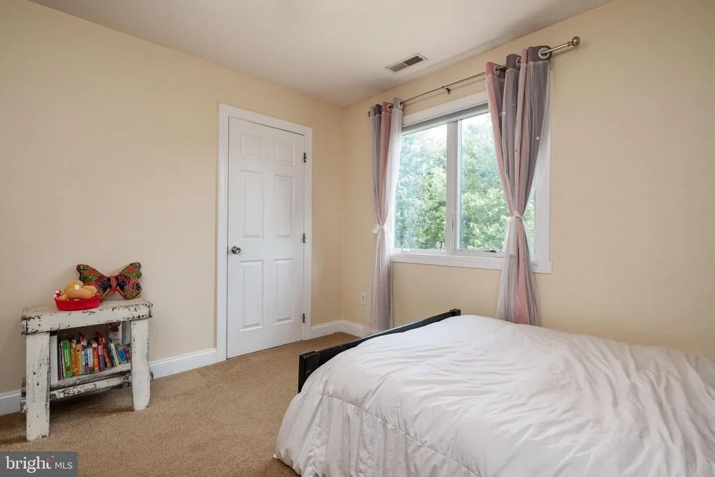 Photo of 1351 CALVERT ROAD