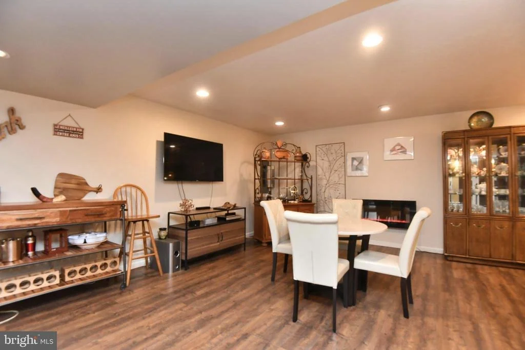 Photo of 881 SHADOWS DRIVE
