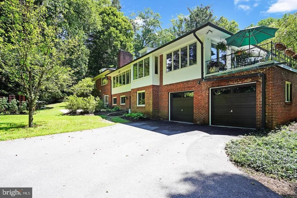 Photo of 9233 FARNSWORTH DRIVE