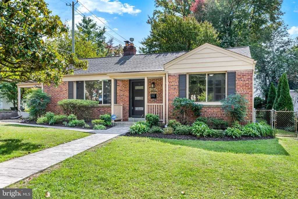 Photo of 6015 FOREST ROAD