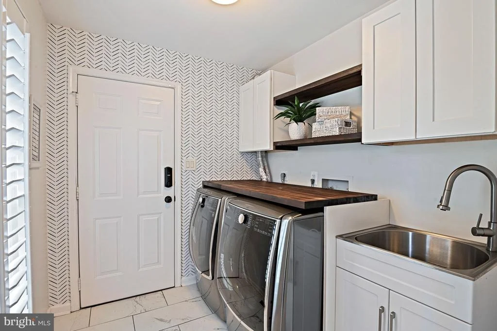 Photo of 7712 LEAR ROAD