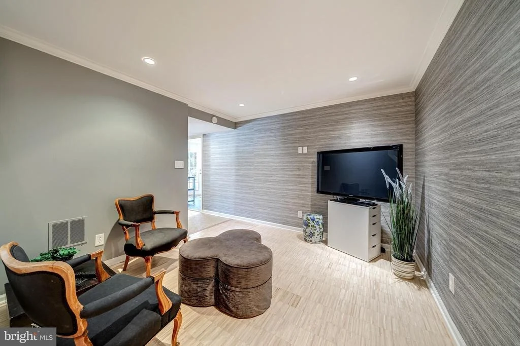 Photo of 6202 NETHERCOMBE COURT