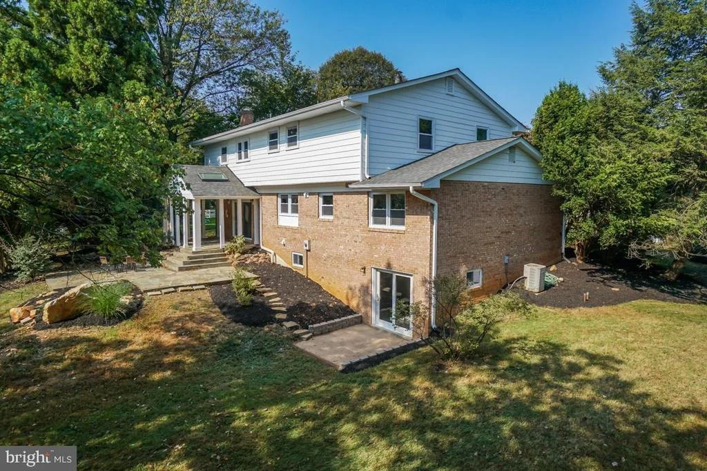 Photo of 913 SADDLEBACK COURT
