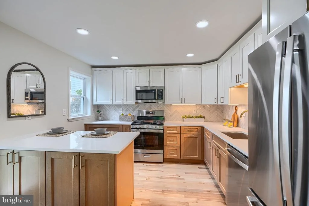 Photo of 11305 MAPLEVIEW DRIVE