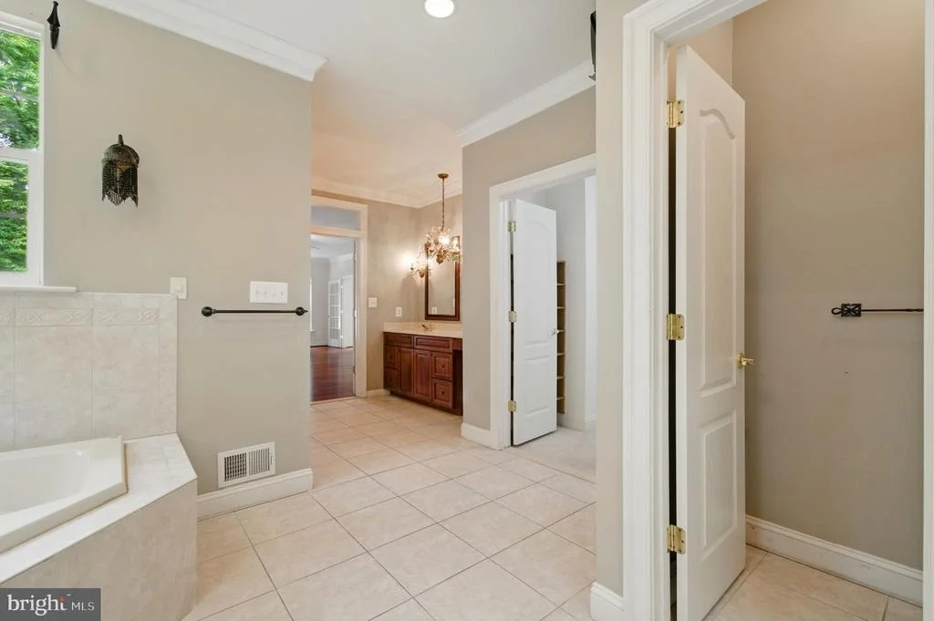 Photo of 1002 COVINGTON WAY