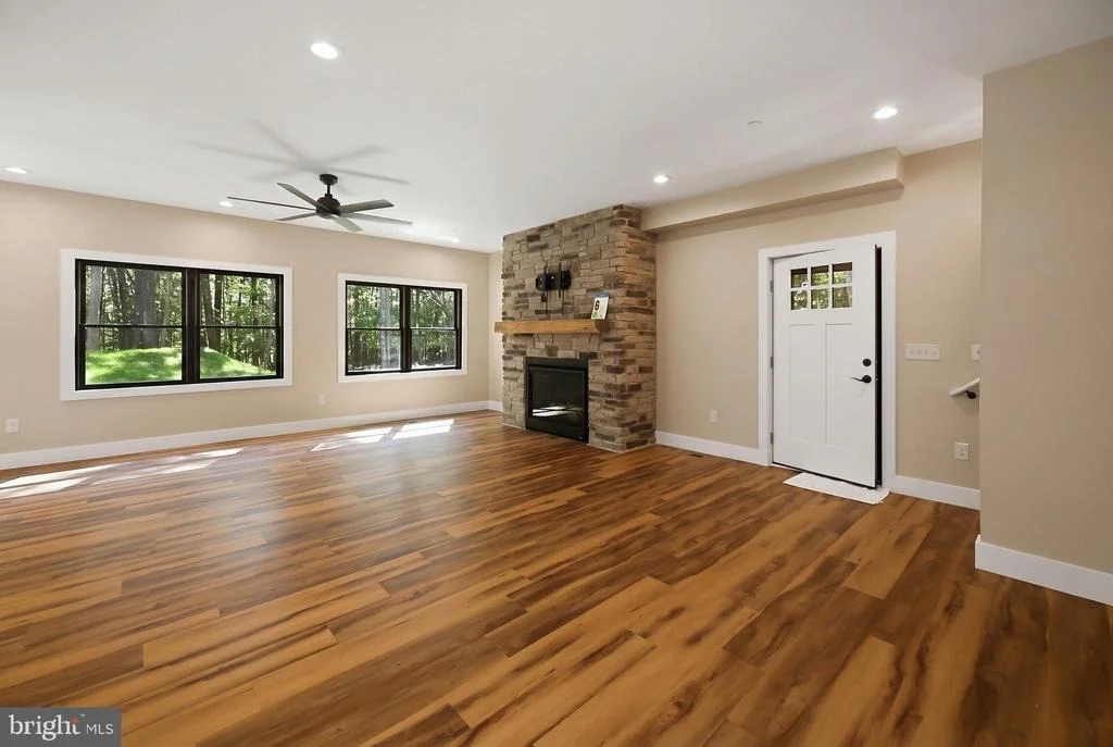 Photo of 15 BYRAN DR
