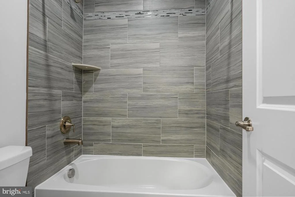 Photo of 821 BENTGRASS DRIVE