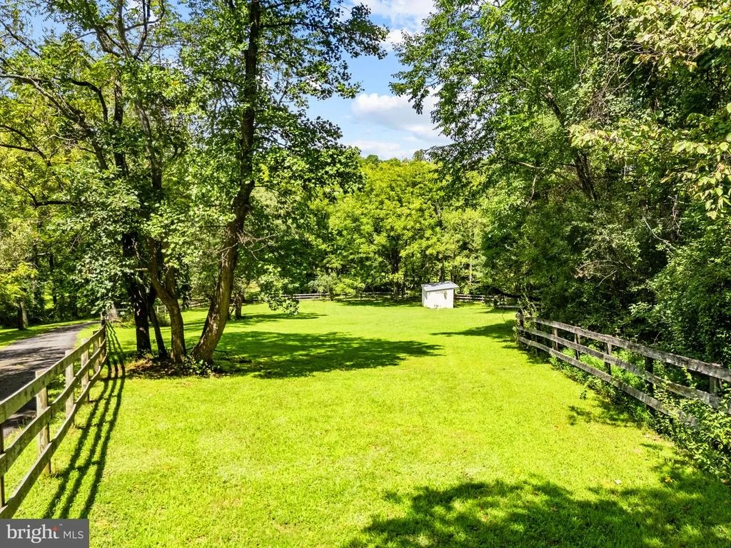Photo of 39902 THOMAS MILL ROAD